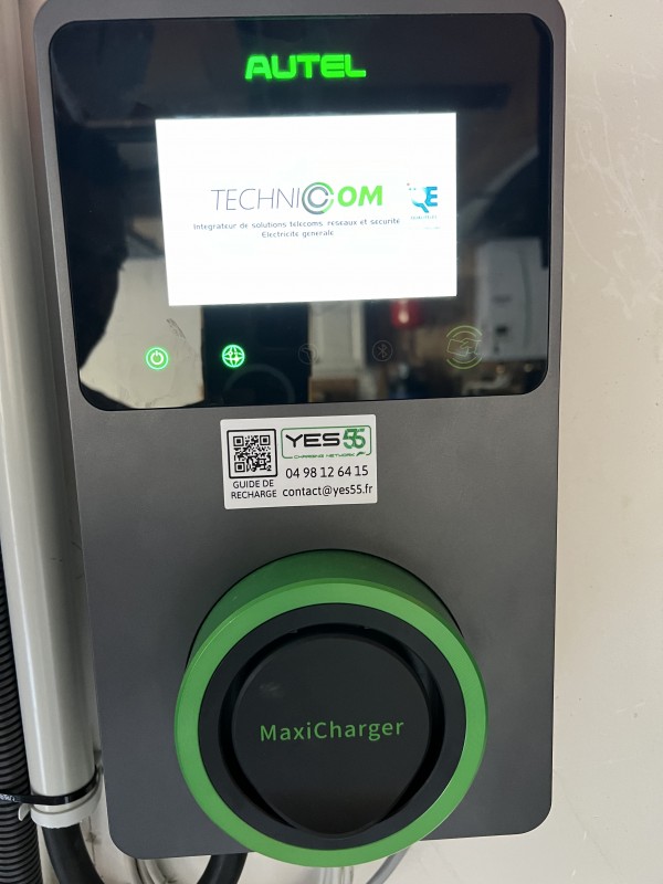 Installation de 3 bornes de recharge pour véhicule électrique avec opérateur de charge pour refacturation de la consommation à Sausset les Pins