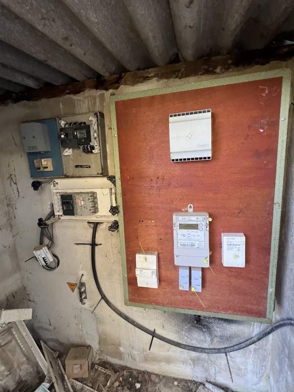 Installation de 2 armoires électriques en triphasé pour le domaine viticole Grand Boise à Trets