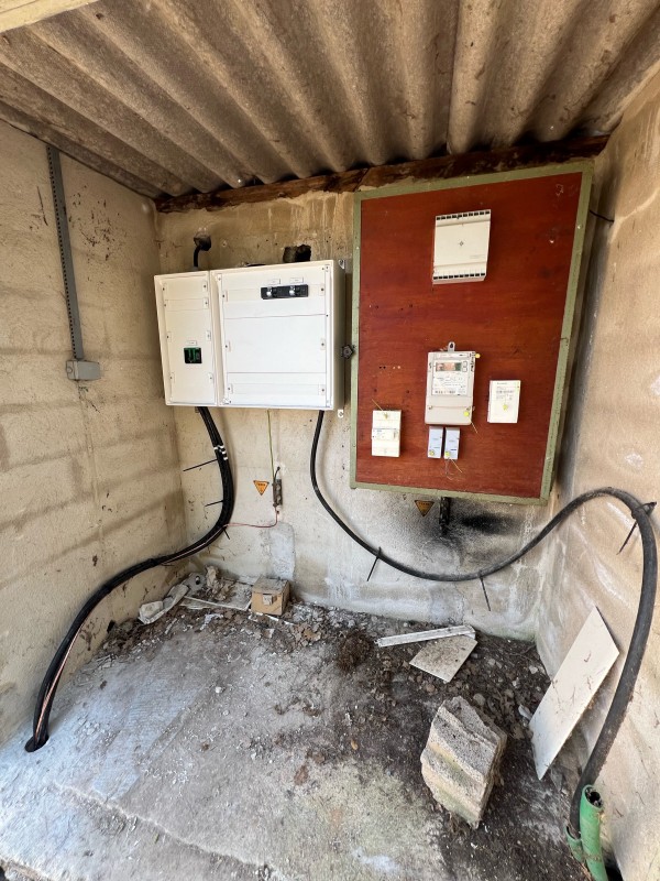 Installation de 2 armoires électriques en triphasé pour le domaine viticole Grand Boise à Trets