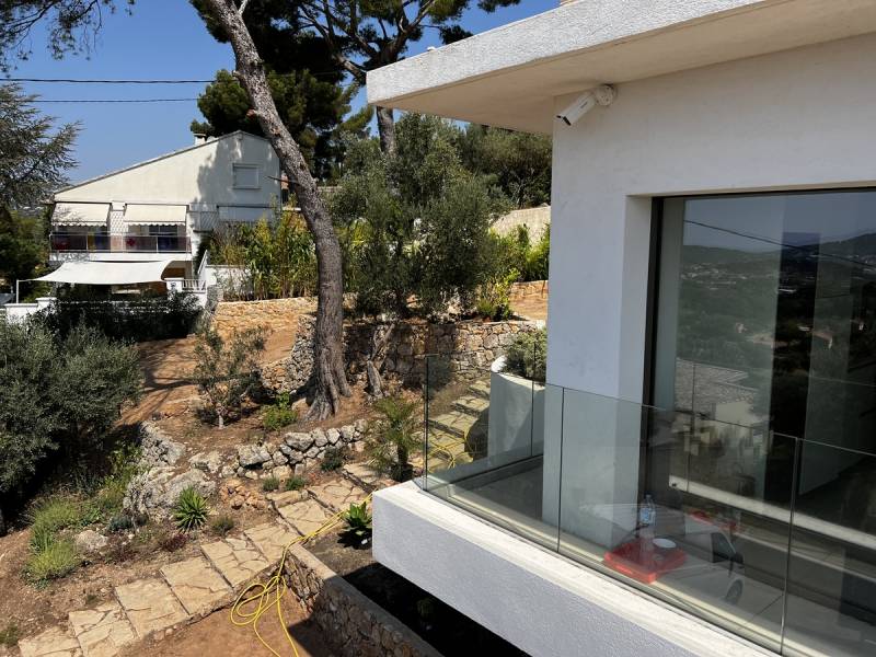 Installation d'un système de vidéo surveillance avec accès aux caméras depuis le smartphone à Ollioules dans le Var