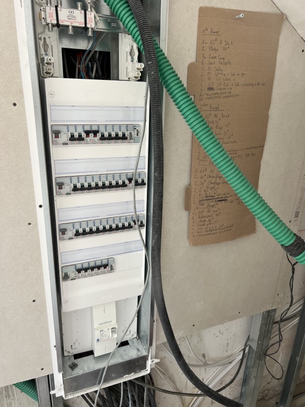 Rénovation électrique totale d'une villa à Lascours commune de Roquevaire